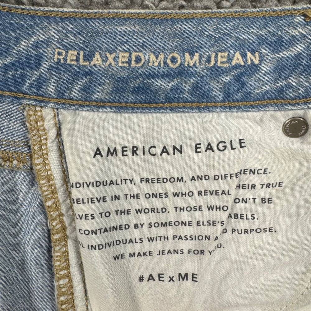 American Eagle High Rise Mom Jeans Relaxed Fit Light Wash Denim 90s Blue Women 2 - Picture 3 of 16